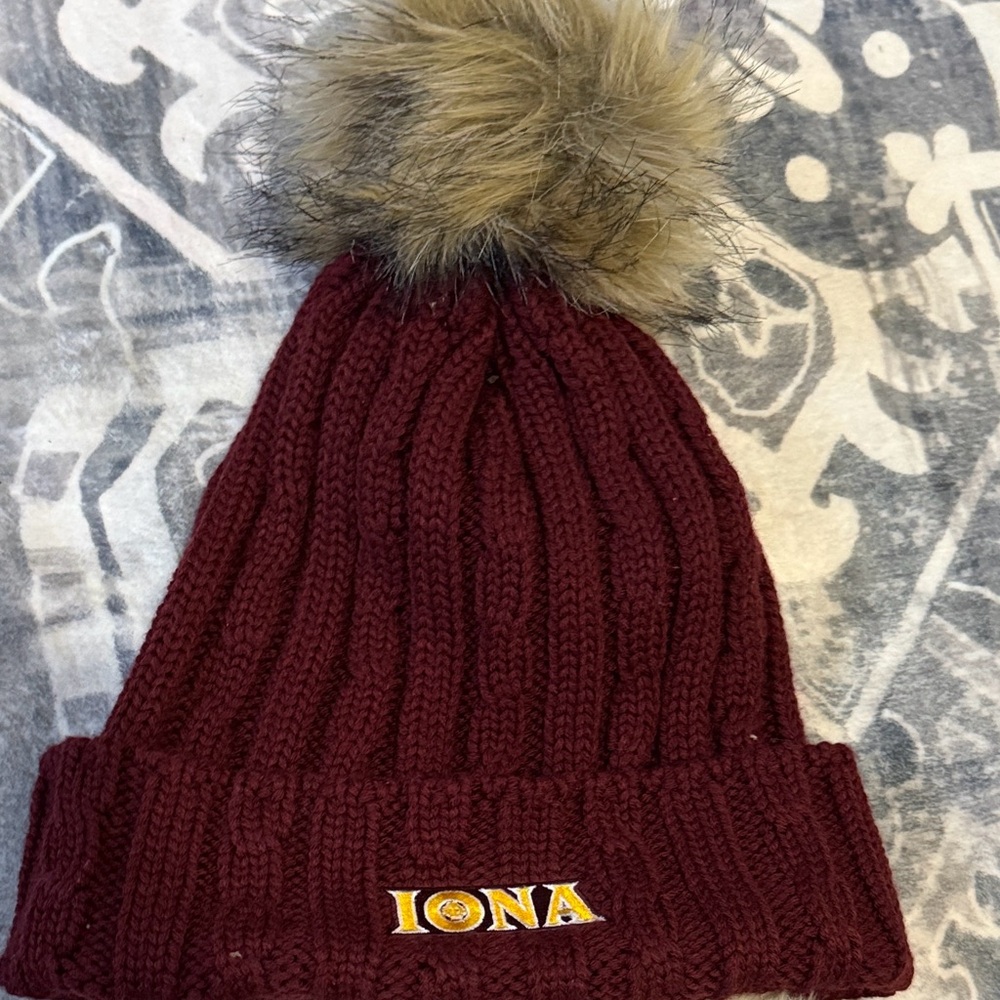 Iona University LOT - adult hat, shorts, Tshirt & 2 jackets. Sizes in pictures